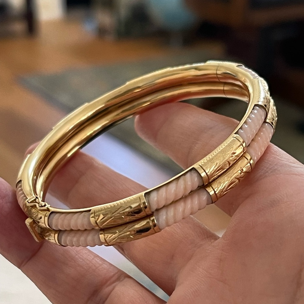 Solid 14K yellow gold & carved natural angel skin coral hinged bangle bracelet - Picture 1 of 12